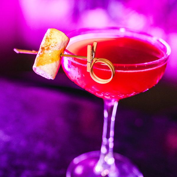 Barevný cocktail s ovocem